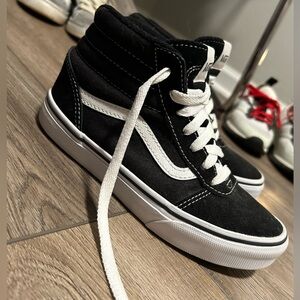 VANS Youth High Top Tennis Shoes, Size 3 Unisex